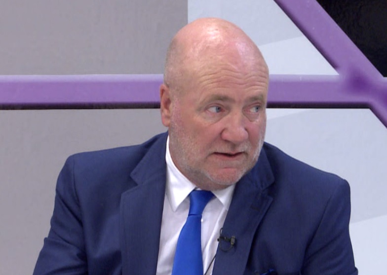 NOTA CON VÍCTOR VIOLINI