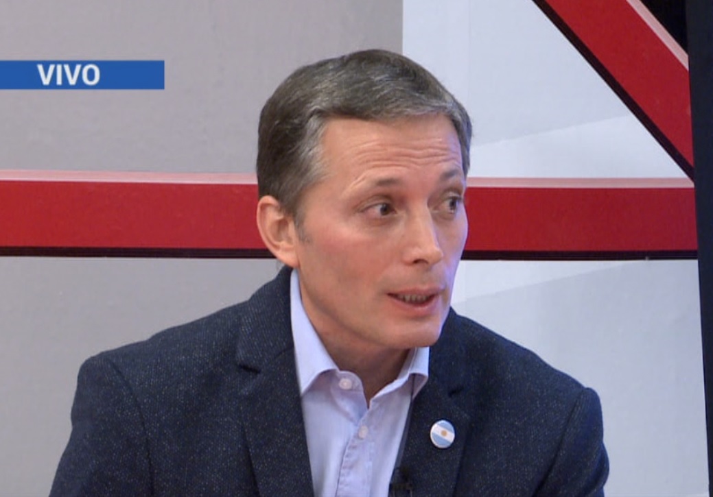 NOTA CON FERNANDO GRAY