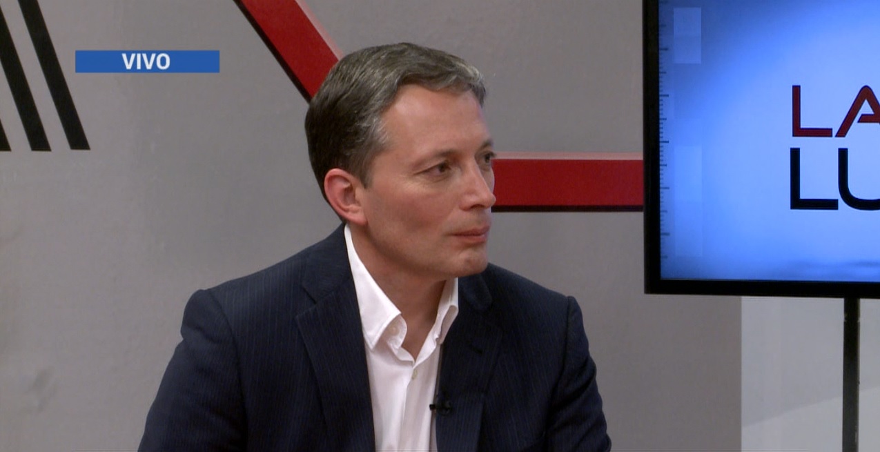 NOTA CON FERNANDO GRAY