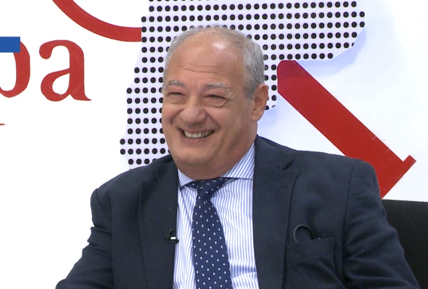 NOTA CON JOSÉ MARÍA DEL CORRAL