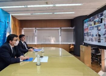 Acuerdan un 35% de aumento escalonado en el salario mínimo  en 7 cuotas hasta febrero del 2022