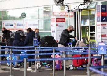 El Gobierno no cede a la presión: 45 mil argentinos tendrán problemas para regresar al país