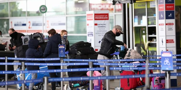 El Gobierno no cede a la presión: 45 mil argentinos tendrán problemas para regresar al país