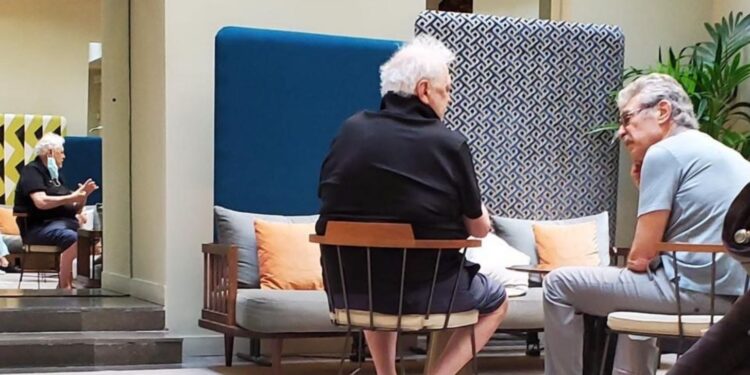 Ginés González García y Hugo Sigman se reunieron en Madrid en medio de la polémica por las vacunas