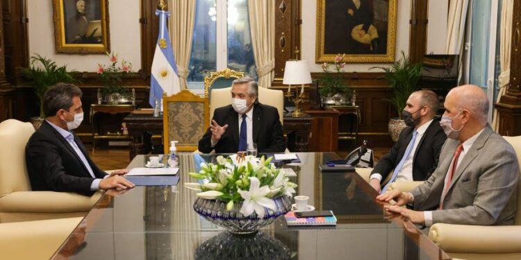 Marcha atrás. El Presidente le pidió a Massa un proyecto “urgente” para cambiar el monotributo