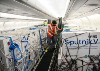 Europa retrasa la aprobación de la vacuna rusa y complica los viajes de argentinos