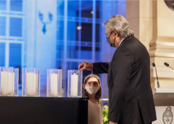 El Gobierno gastó unos 500 mil pesos en el homenaje a las víctimas por coronavirus