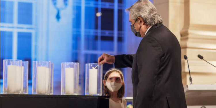 El Gobierno gastó unos 500 mil pesos en el homenaje a las víctimas por coronavirus