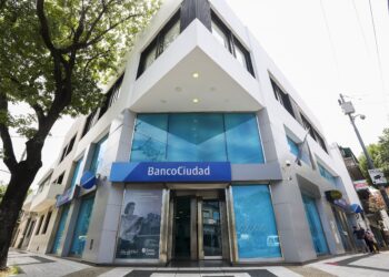 BENEFICIOS EN INDUMENTARIA, CALZADO, ACCESORIOS, LIBRERÍA Y PERFUMERÍA