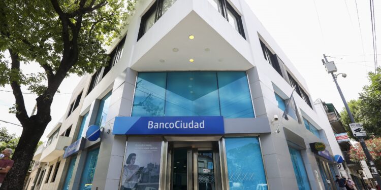 BENEFICIOS EN INDUMENTARIA, CALZADO, ACCESORIOS, LIBRERÍA Y PERFUMERÍA