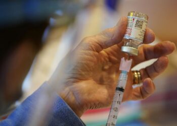 Comienza la vacunación de menores con Moderna