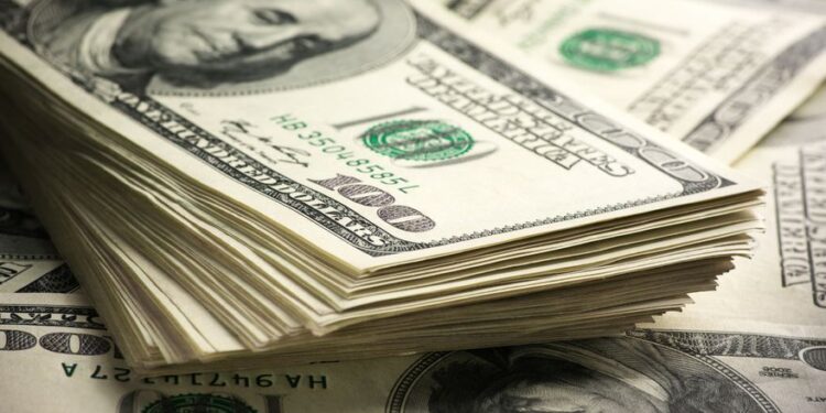 Tras las nuevas restricciones, el dólar ilegal alcanza el valor más alto del año