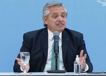 Fernández inauguró 100 obras en todo el país