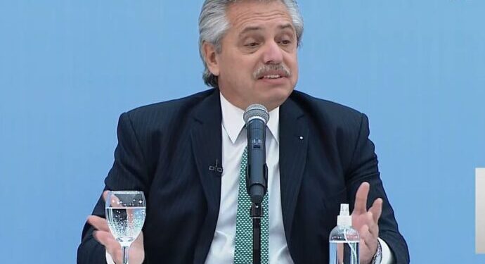 Fernández inauguró 100 obras en todo el país