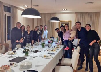 El Gobierno busca cerrar la polémica de Olivos pero admite que hay más imágenes del festejo fuera de su control