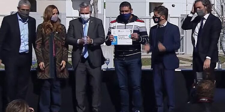 Alberto Fernández les ordenó a sus ministros que se sumen a la campaña electoral