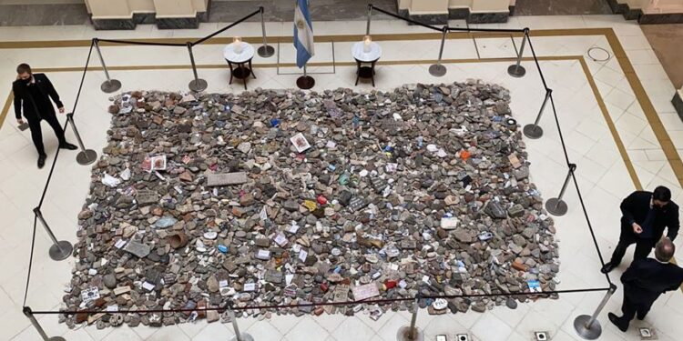 El Gobierno hará un monumento con las piedras de la Marcha del 16A