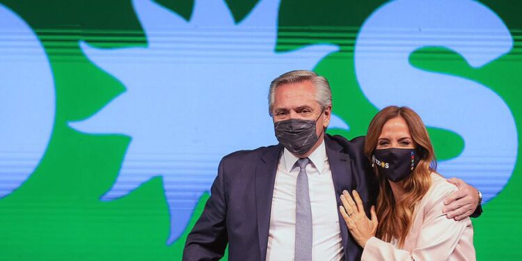 El Presidente advierte que la elección será un plebiscito de su gestión y espera confiado un triunfo que lo consolide en la interna del Frente de Todos