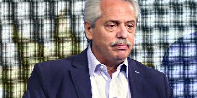 Alberto Fernández y una derrota que lo enfrenta al escenario más temido