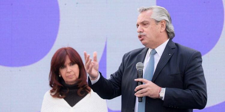 El Presidente enfoca la recta final de la campaña en el conurbano y el cierre será con Cristina Kirchner