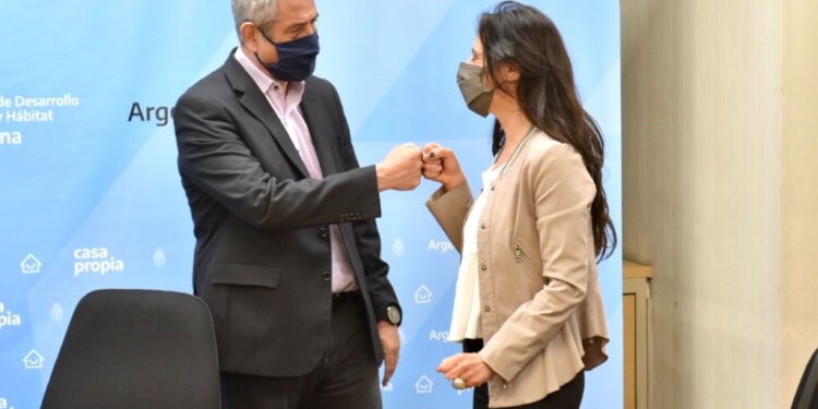 Jorge Ferraresi firmó un nuevo convenio para garantizar la provisión de materiales de construcción