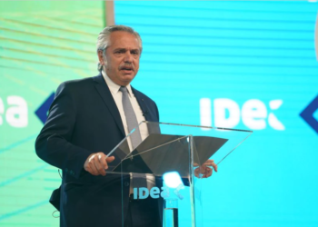 Alberto Fernández firmó un DNU para convertir los planes sociales en puestos de trabajo