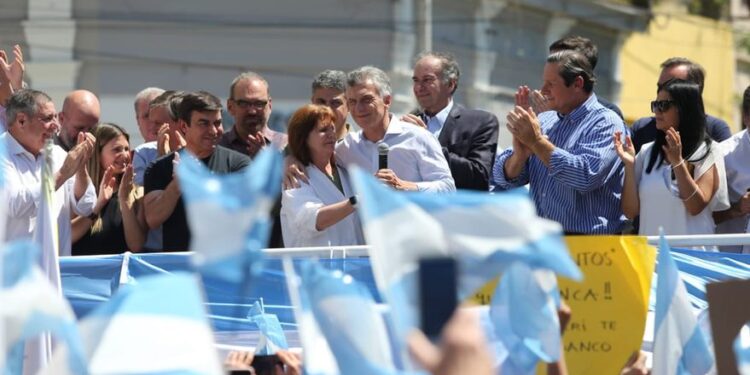 Mauricio Macri les habló a sus seguidores antes de declarar: “Convivimos con una cultura de poder oscura que usa una tragedia para dañar”