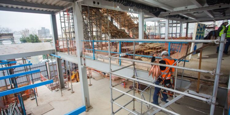 Proyecto de ley para reconvertir la ayuda estatal en trabajo genuino