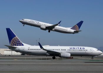 Cepo a los pasajes. En tensión con el sector turístico, el Gobierno piensa en medidas paliativas ante la falta de dólares