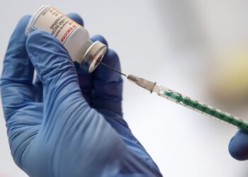 Covid-19: el CEO de Moderna dijo que las vacunas existentes tendrán problemas de eficacia frente a la variante ómicron