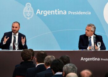 Alberto Fernández escenifica el respaldo a Guzmán y da los primeros indicios sobre el plan económico que prometió