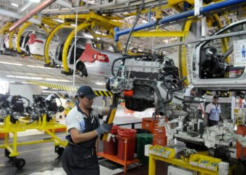 En septiembre, la construcción cayó 2,2% y la industria creció 1,1%, según el Indec