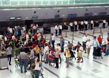 El Gobierno flexibilizó los requisitos para extranjeros que ingresen al país