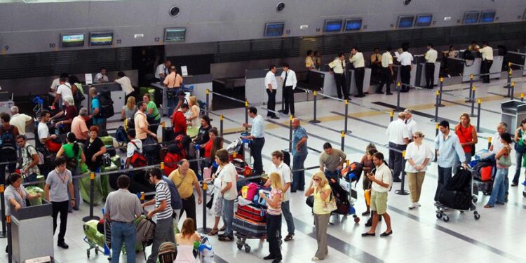 El Gobierno flexibilizó los requisitos para extranjeros que ingresen al país