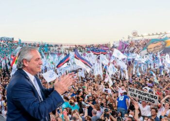 El Gobierno busca exhibir cohesión interna y se sube al acto de la CGT y los movimientos sociales en la Plaza de Mayo
