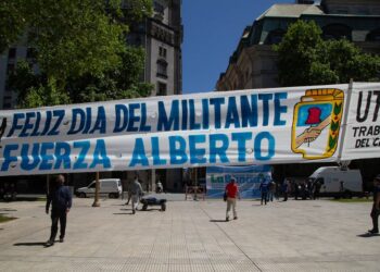 Ante una Plaza de Mayo desbordada, el Presidente volverá a convocar a la oposición al diálogo