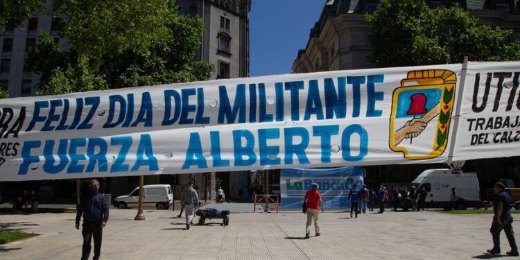 Ante una Plaza de Mayo desbordada, el Presidente volverá a convocar a la oposición al diálogo