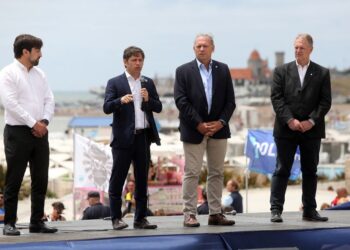 Axel Kicillof anunció que a partir de mañana habrá vacuna libre contra el Covid para todos los turistas argentinos y extranjeros en la Provincia