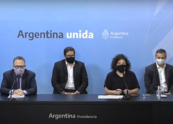 Pese a la preocupación mundial por el avance de ómicron, el Gobierno no impondrá restricciones por ahora