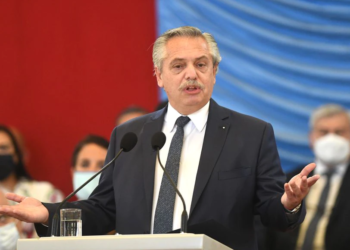 Home  Política Alberto Fernández encabezó la ceremonia de egreso de los oficiales de las Fuerzas Armadas