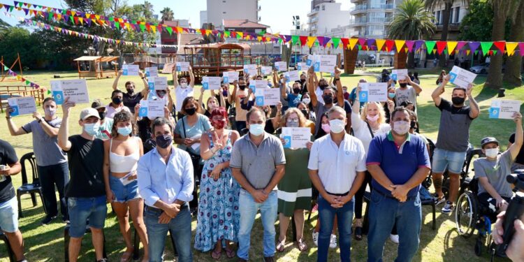 Familias de Pinamar y La Costa recibieron créditos para la construcción
