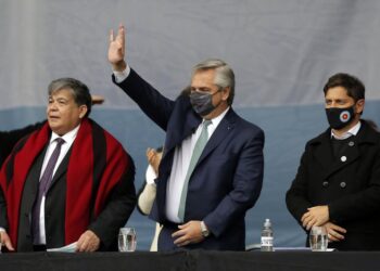 Tres gobernadores y un intendente conforman la comitiva del Presidente para viajar a Rusia y China