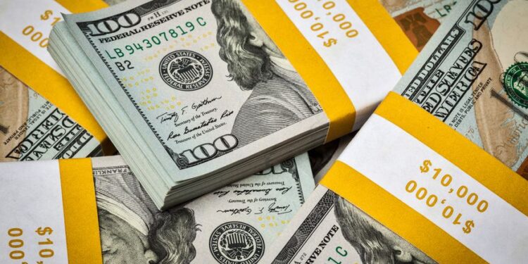 Dólar hoy: el blue opera en alza y quiebra su récord a días de un pago millonario al FMI