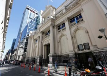 La nueva poda aplicada a la demanda también tiró hacia abajo la oferta de divisas