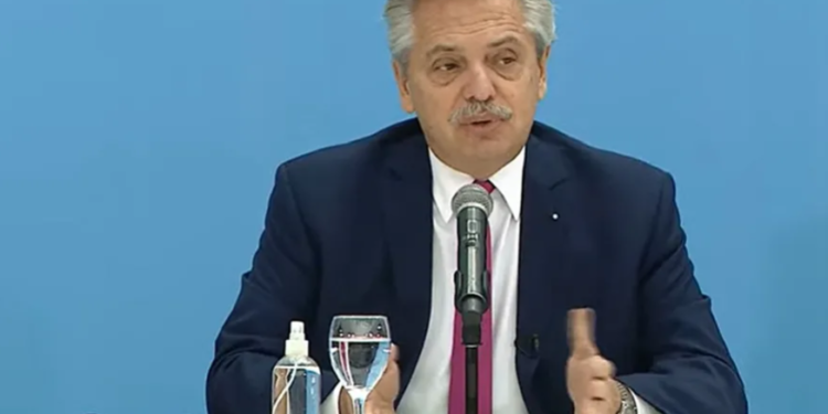 Alberto Fernández presentó el nuevo protocolo para el comienzo de clases: se eliminan las burbujas, pero se mantiene el barbijo