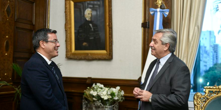 Martínez, el reemplazante de Máximo K, dijo que trabajará para lograr la aprobación del acuerdo con el FMI