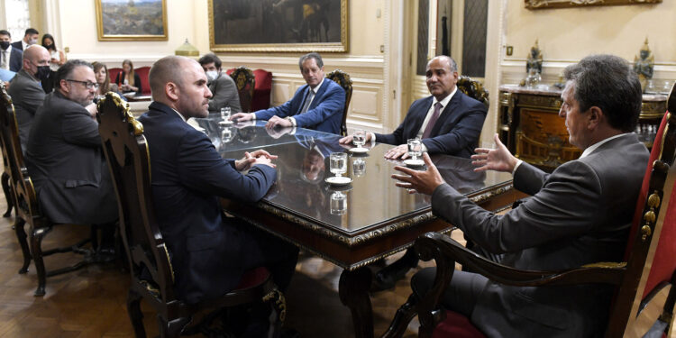 Acuerdo con el FMI: Sergio Massa y Juan Manzur juegan en tándem y entran en escena los gobernadores