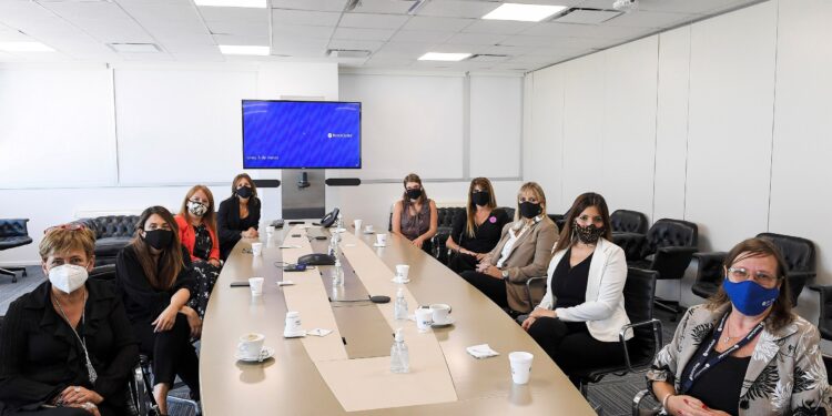 Nueva línea de créditos para mujeres exportadoras