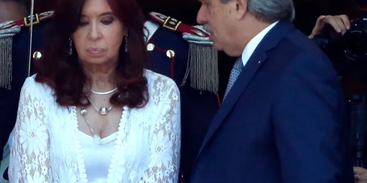 Cada vez más dirigentes piden que Alberto Fernández y Cristina Kirchner se reúnan para sellar una tregua en el Frente de Todos