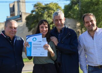 Ferraresi entregó Créditos Casa Propia y Lotes con Servicio en Salto